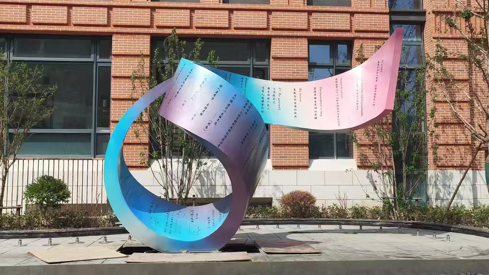 不锈钢动物雕塑落地效果示例