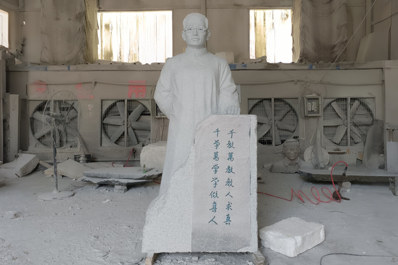 2026年玻璃钢指示牌雕塑发展趋势展示